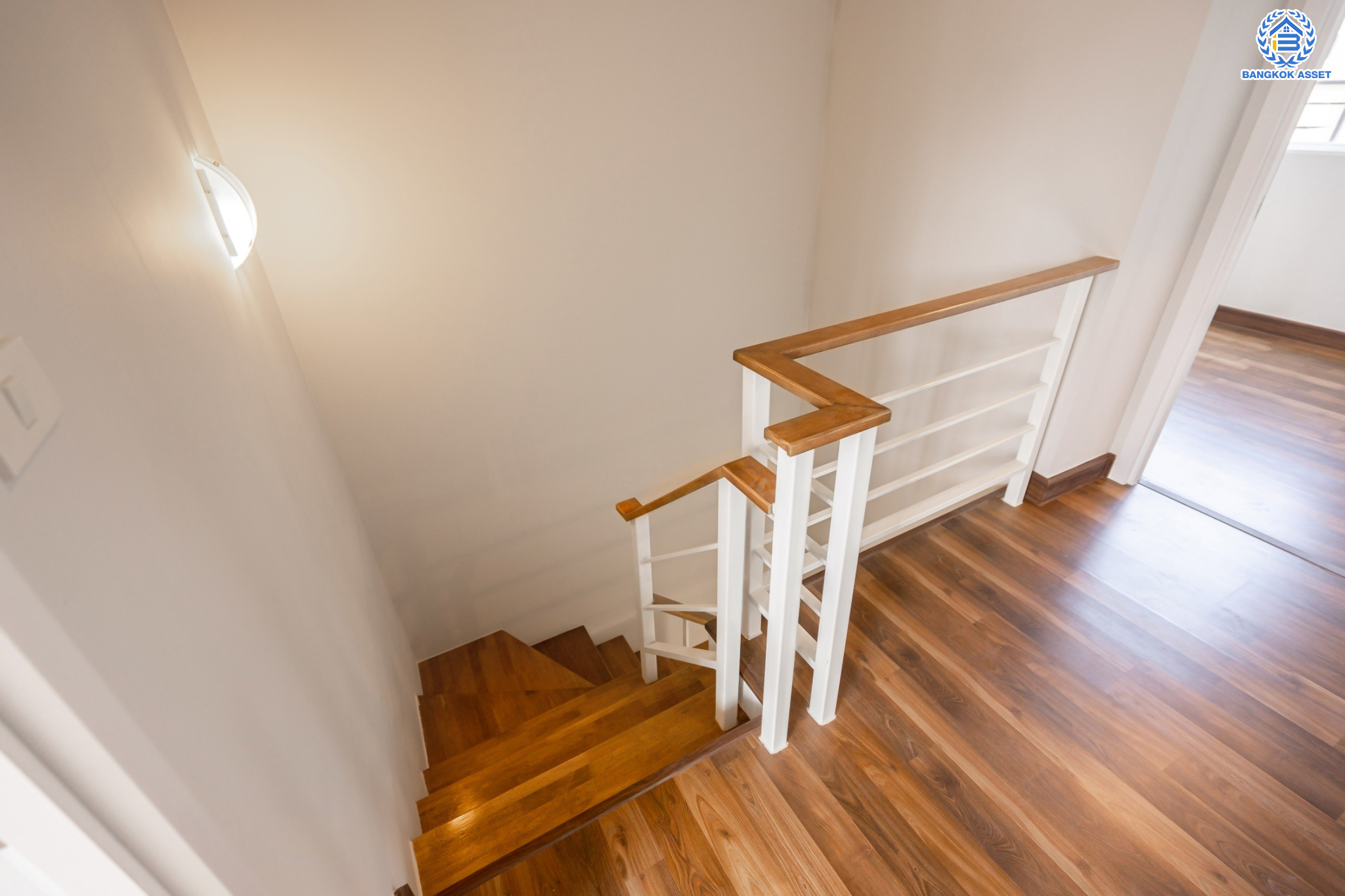 ทาวน์เฮ้าส์มือสองนนทบุรี ม.วิลเลตไลท์ ราชพฤกษ์-ปิ่นเกล้า เนื้อที่ 17.2 ตร.ว. ฟังก์ชัน 3 ห้องนอน 2 ห้องน้ำ จอดรถได้ 2 คัน  บนทำเลสะดวกสบาย เดินทางง่าย เข้า-ออกได้หลายเส้นทาง ทั้งทางราชพฤกษ์ กาญจนาภิเษก และนครอินทร์ เพียง 5 นาทีถึงจุดขึ้นทางด่วน "ศรีรัช"